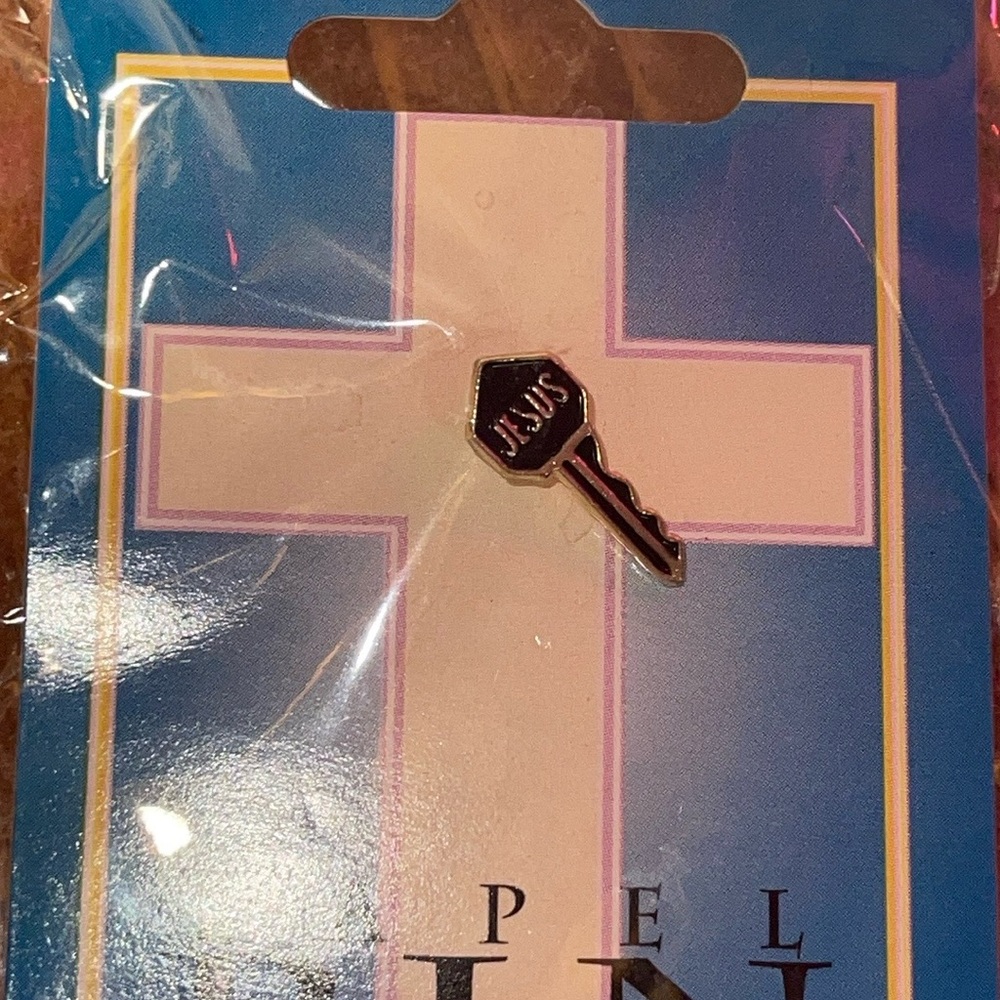 Vintage 1998 AUTOM LAPEL PIN  Gift  NEW!!  KEY Hat pin HOUSE RARE